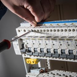 Main d'Oeuvre montage tableau électrique / 20 minutes