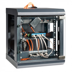 Baie de brassage avec porte en verre et serrure à clé